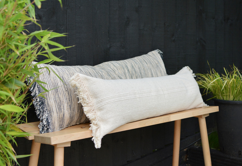 diy outdoor furniture pillows on wooden bench