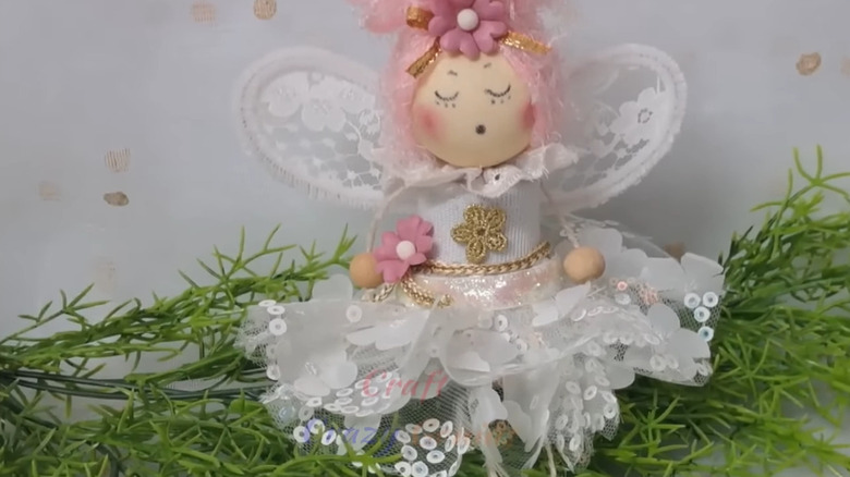 Angel decoration made from a detertgent cap