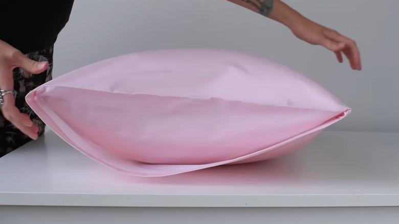 Pink pillowcase with an envelope closure