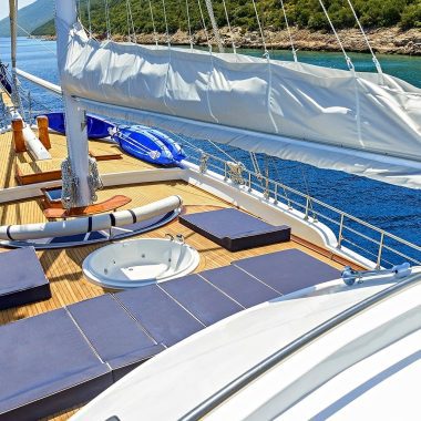 BELLA MARE Sun deck