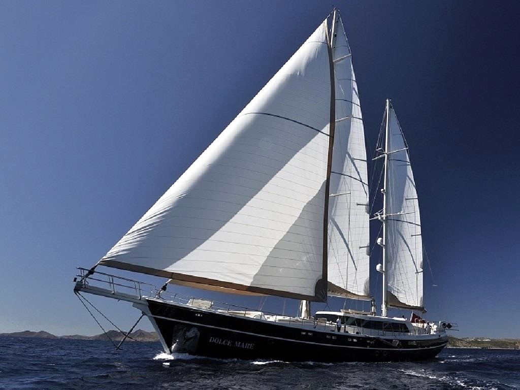 Dolce Mare Yacht Charter