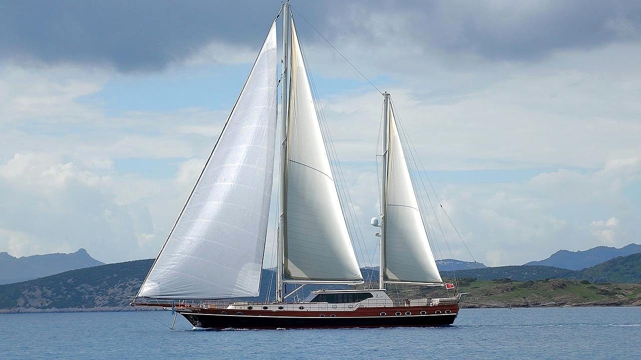Dragon Fly Yacht