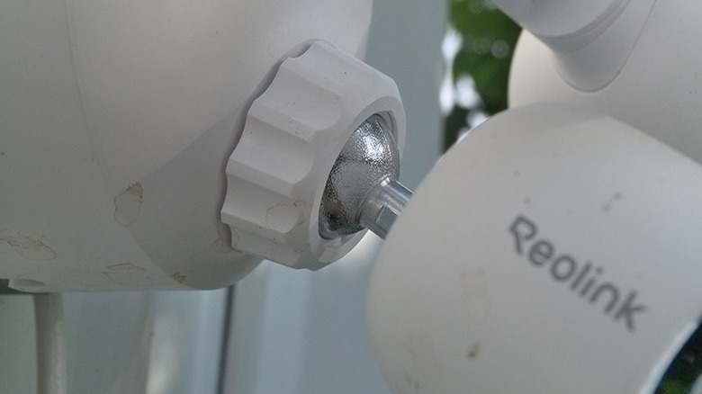 The adjustment mechanism for the Reolink Elite Floodlight WiFi's camera