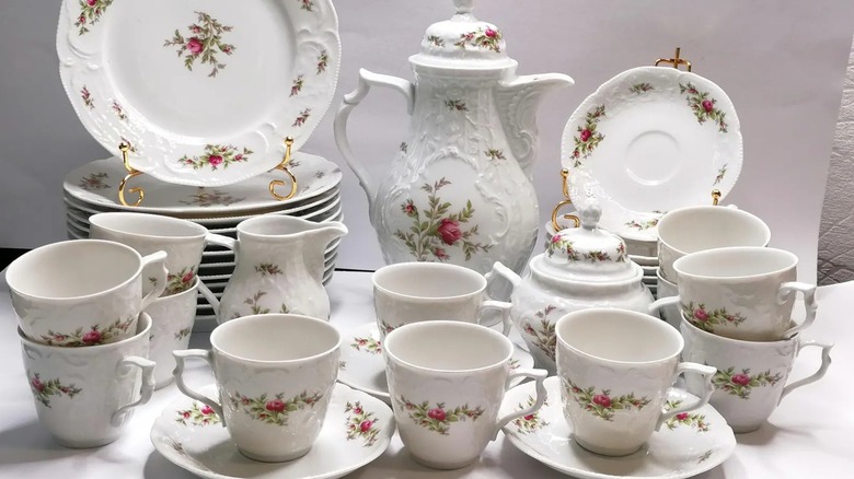 A set of Rosenthal dishware in the Sanssoucie Moosrose pattern