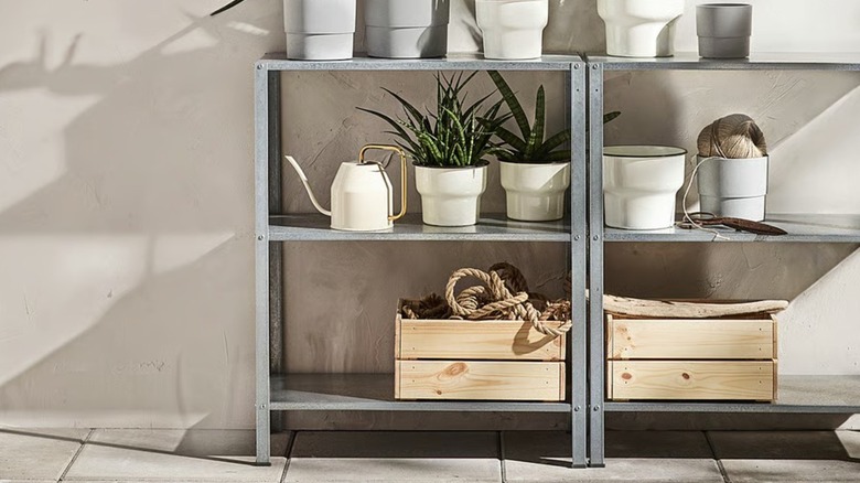 HYLLIS Shelf unit with crates and plant pots