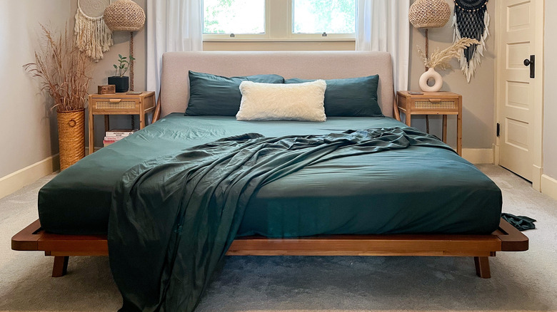 bed with Bedsure forest green bamboo Rayon bed sheets
