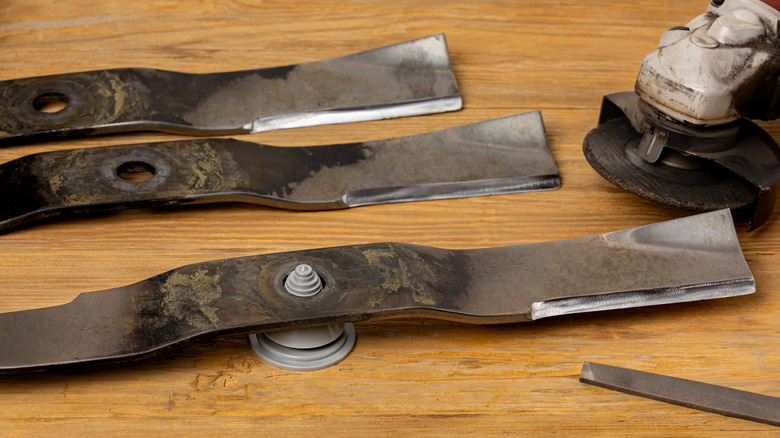 Sharpened mower blades with tools and balancers