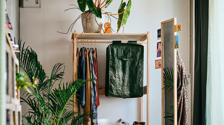 IKEA KOMPISHÄNG hanging storage zipped up