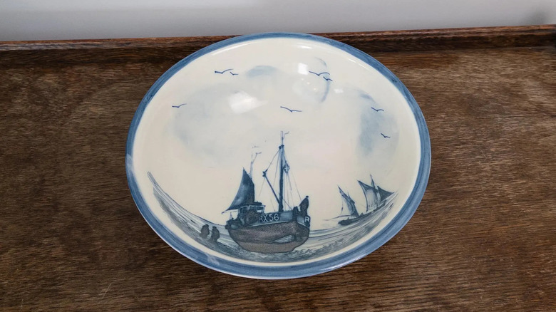 Oxney Green serving plate on a wood surface
