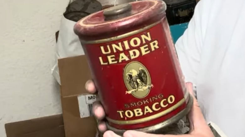 Red Union Leader tobacco cannister