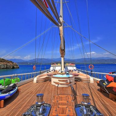 QUEEN-OF-SALMAKIS-11
