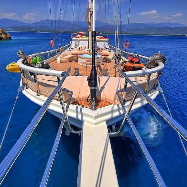QUEEN-OF-SALMAKIS-12