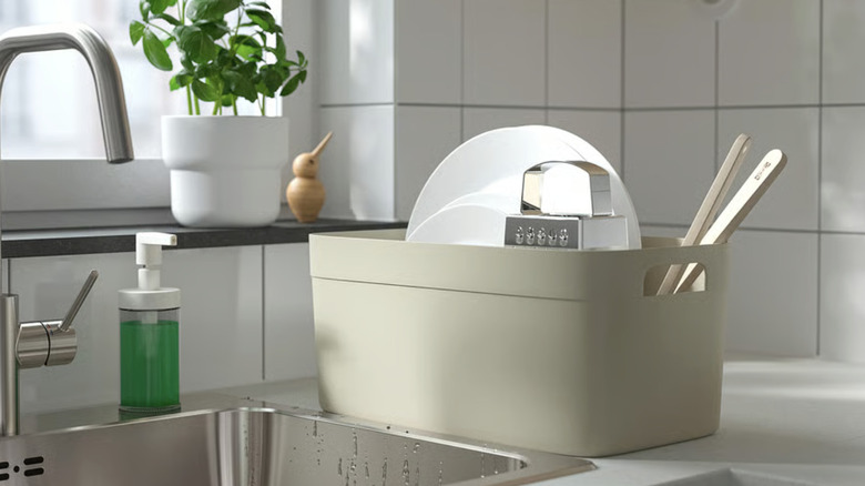 Basic SPJUTLILJA dish drainer box sitting next to a kitchen sink