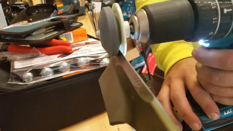 Sharpening a mower blade with the Arnold sharpener