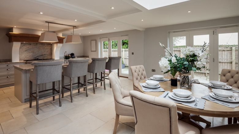 A neutral kitchen with a beige tile floor